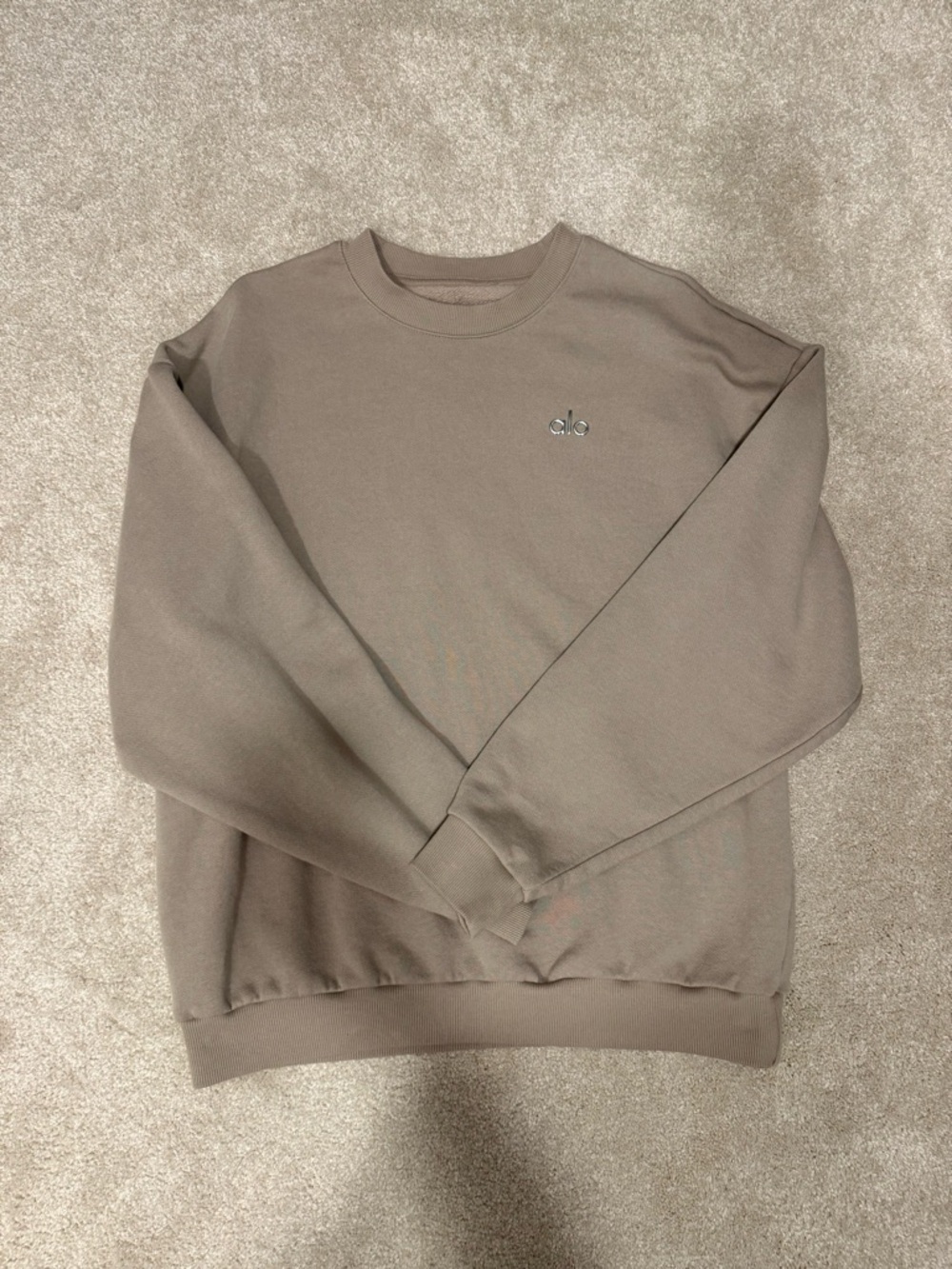 ALO Accolade Crewneck Sweatshirt in Taupe Brown